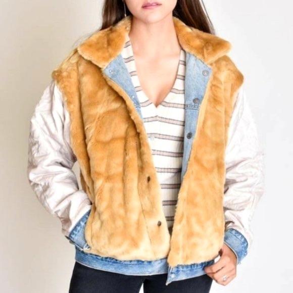 CLOSET CLOSING TODAY • levi’s kara oversized reversible faux fur & denim jacket - Picture 7 of 12